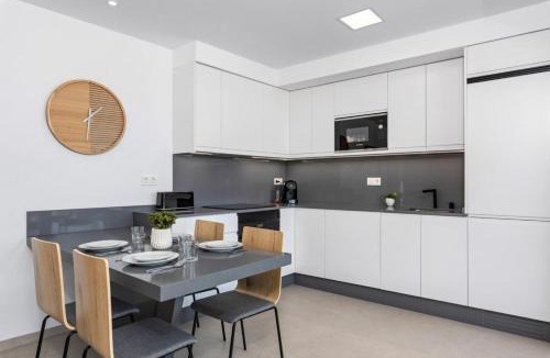 Los Cuarteros Apartment | Elegance Apartment "Seaside Retreat"