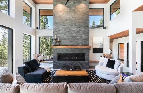Ponderosa Palisades House | Elegance at Schaffer's Mill - Luxury 4 BR, Private Hot Tub, Pet Friendly!