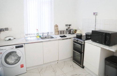 Openshaw Apartment | Elegance Suite