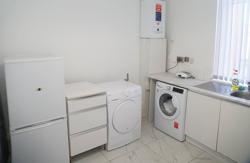 Openshaw Apartment | Elegance Suite