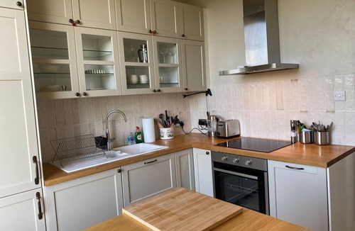 Gospel Oak Apartment | Elegant 1 bed flat - 30 secs from Hampstead Heath