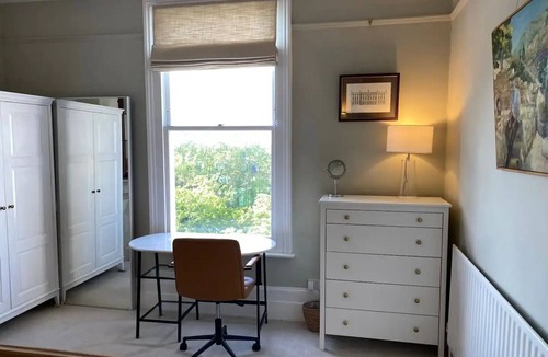 Gospel Oak Apartment | Elegant 1 bed flat - 30 secs from Hampstead Heath