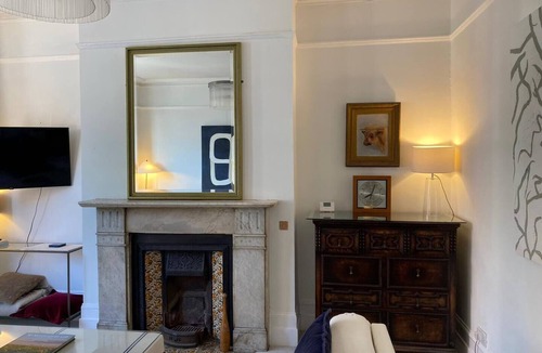 Gospel Oak Apartment | Elegant 1 bed flat - 30 secs from Hampstead Heath