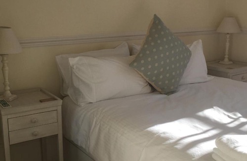 Cotham Apartment | Elegant 1 bed flat in Clifton Down with parking