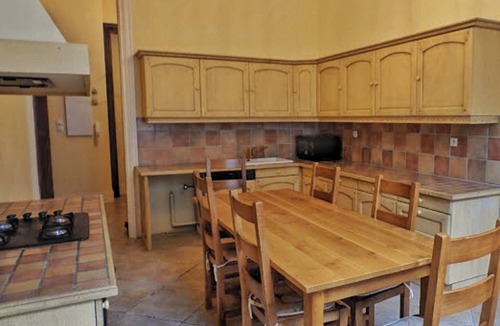 Olonzac Apartment | Elegant 1 bed garden apartment in a Château near the Canal Du Midi at Homps !