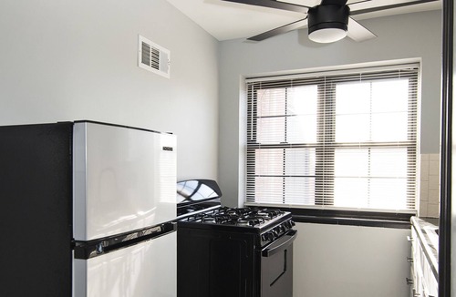 Lindenwood Park Apartment | Elegant 1 Bedroom Apartment with Free Private Parking