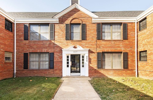 Lindenwood Park Apartment | Elegant 1 Bedroom Apartment with Free Private Parking
