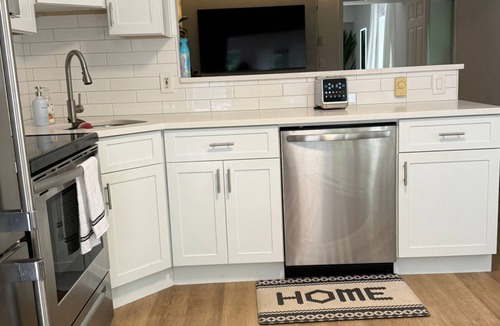 White Plains House | Elegant 1-bedroom Hideaway Free Parking