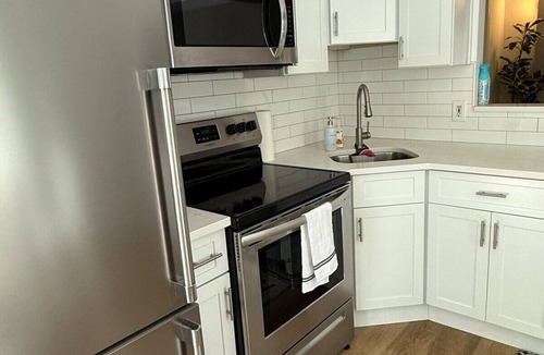 White Plains House | Elegant 1-bedroom Hideaway Free Parking