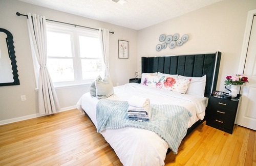 Hunter Mill House | Elegant 10BR/5BA | Private Parking । Great Falls