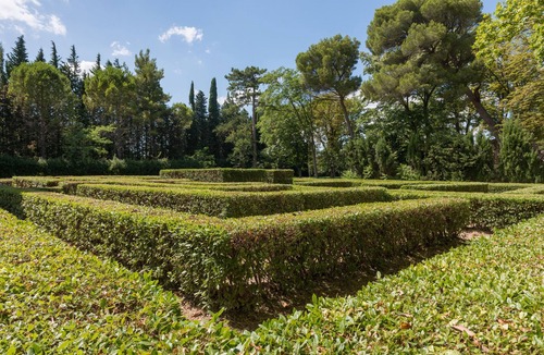 Camaret-sur-Aigues House | Elegant 18th c. country house, beautiful lush park, lovely pool.