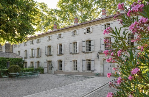 Camaret-sur-Aigues House | Elegant 18th c. country house, beautiful lush park, lovely pool.