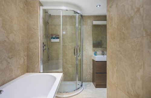 St. Margarets and North Twickenham Apartment | Elegant 1BDR Flat with Private Patio