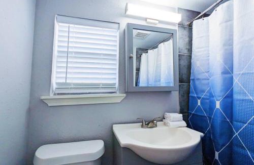 Neartown Cabin | Elegant 1Bed Montrose-CinqueTerre@TheItalianPlaza