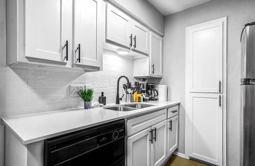 Brentwood Apartment | Elegant 1BR Haven - 10 Min to Downtown Austin