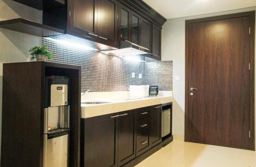 Cipete Utara Apartment | Elegant 1BR Kemang Village Apartment By Travelio