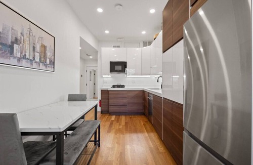 Fenway–Kenmore Apartment | Elegant 1BR Plus: City Views + King and pull out Queen| Suite 5