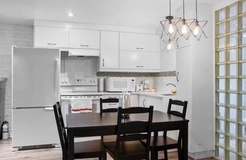 Shaughnessy Village Apartment | Elegant 1BR Suite - Washer & Dryer - Prime Location