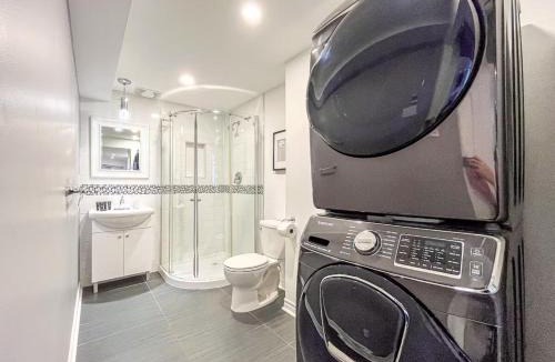 Shaughnessy Village Apartment | Elegant 1BR Suite - Washer & Dryer - Prime Location
