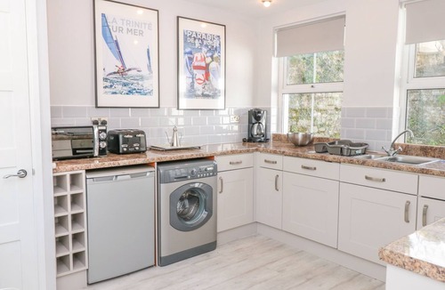 Dartmouth Apartment | Elegant 2 Bed Central Apartment With Large Decked Terrace