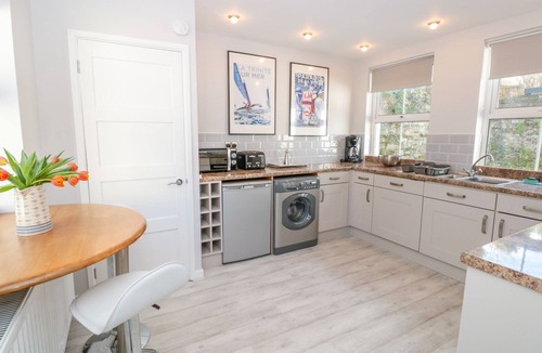 Dartmouth Apartment | Elegant 2 Bed Central Apartment With Large Decked Terrace