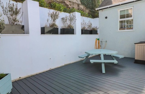 Dartmouth Apartment | Elegant 2 Bed Central Apartment With Large Decked Terrace