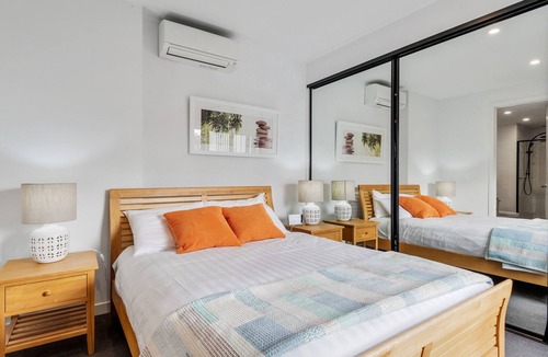 Caulfield North Apartment | Elegant 2-Bed Modern Apartment with Balcony