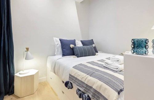 Gaillon Apartment | Elegant 2 Bedroom Apartment in Paris