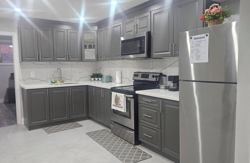 Norval House | Elegant 2 Bedroom Guest Suit