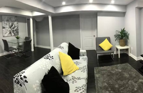 Shelburne House | Elegant 2 Bedrooms Basement apartment.