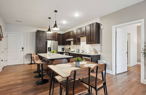 Italian Village Apartment | Elegant 2BD/2BA condo w Parking/Pool/Gym