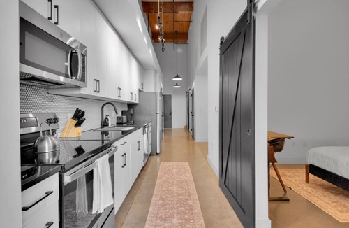 Judson Apartment | Elegant 2BD Escape | Prime Location near DT GVL
