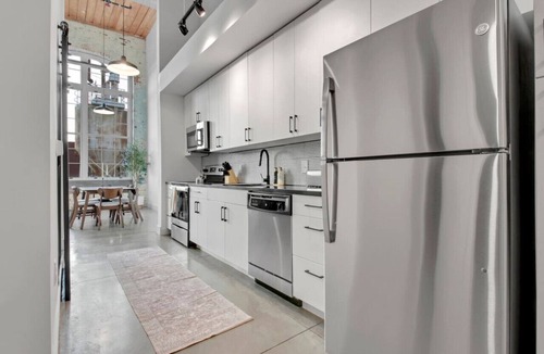 Judson Apartment | Elegant 2BD Escape | Prime Location near DT GVL
