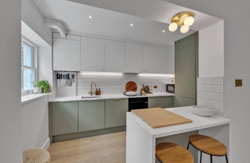 West Hampstead Apartment | Elegant 2BD Flat with Garden, West Hampstead