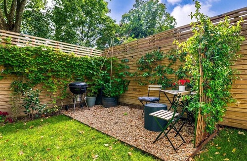 West Hampstead Apartment | Elegant 2BD Flat with Garden, West Hampstead