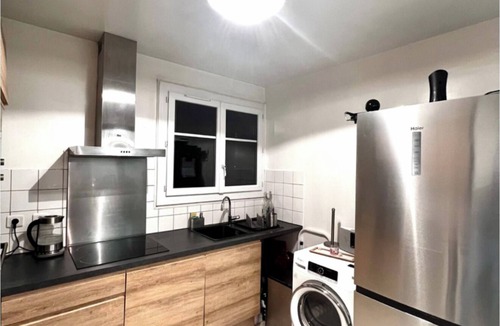 Louis Bertrand-Mirabeau-Semard Apartment | Elegant 2BR Apartment with Balcony & Free Parking
