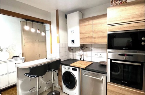Louis Bertrand-Mirabeau-Semard Apartment | Elegant 2BR Apartment with Balcony & Free Parking