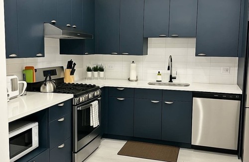 Uptown Apartment | Elegant 2BR Apartment w/In-Unit Laundry