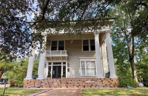 Greater Belhaven Apartment | Elegant 2BR in 1905 Belhaven Historic Home