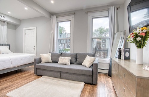 Kingsbridge Apartment | Elegant 2BR Modern Oasis Brand-New Build, Luxe Touches & Lightning-Fast WiFi, AC