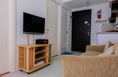 Binong Apartment | Elegant 2BR Paragon Village Apartment By Travelio