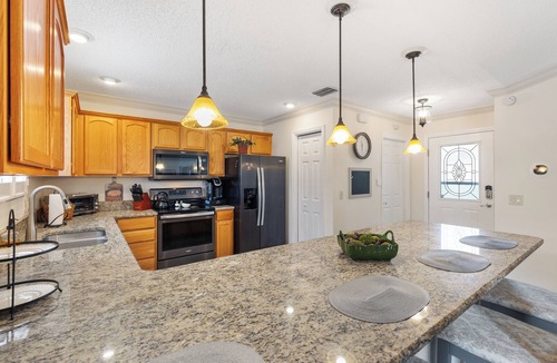 Duval Cottage | Elegant 2BR Retreat in The Villages Golf Cart Included Pet-Friendly Yard