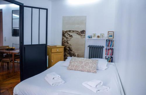 Quartier de Rochechouart Apartment | Elegant 2BR Retreat in the 9th