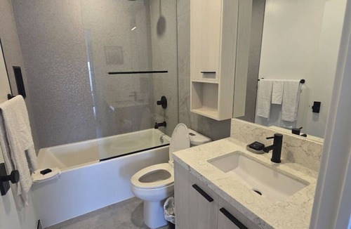 Downtown Toronto Apartment | Elegant 2BR Toronto Rental with Panoramic Views & Pool