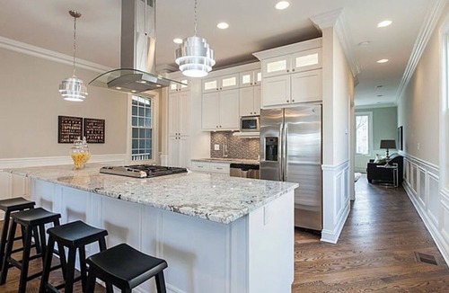 Irving Park House | Elegant 3-Bed, 3-Bath Home in Chicago <25-minutes to O’Hare & Downtown + Parking