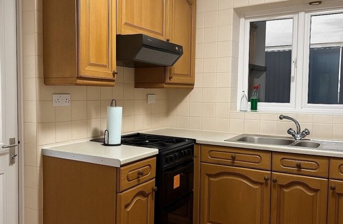 Northfield House | Elegant 3 Bed Stay - Birmingham