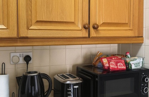 Northfield House | Elegant 3 Bed Stay - Birmingham