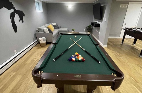 Sault Ste. Marie House | Elegant 3 Bedroom Home w/Sauna