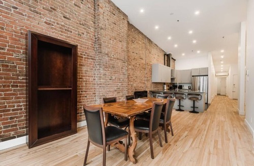 International District Apartment | Elegant 3 Bedroom apartment in old port - 302
