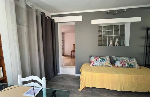 Causse-de-la-Selle Other | Elegant 34 m2 Mazet in the garrigue with Wifi and air conditioning.